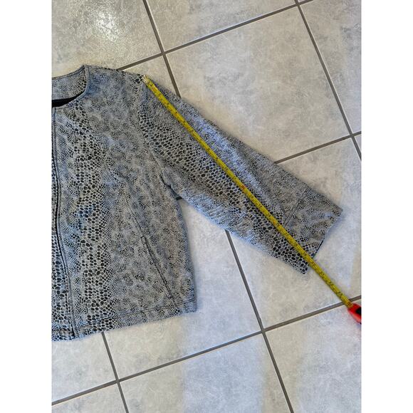 Chicos Size 2 Med Jacket Blazer Stretch Snake Print Zip Up Women's Casual - Picture 6 of 6